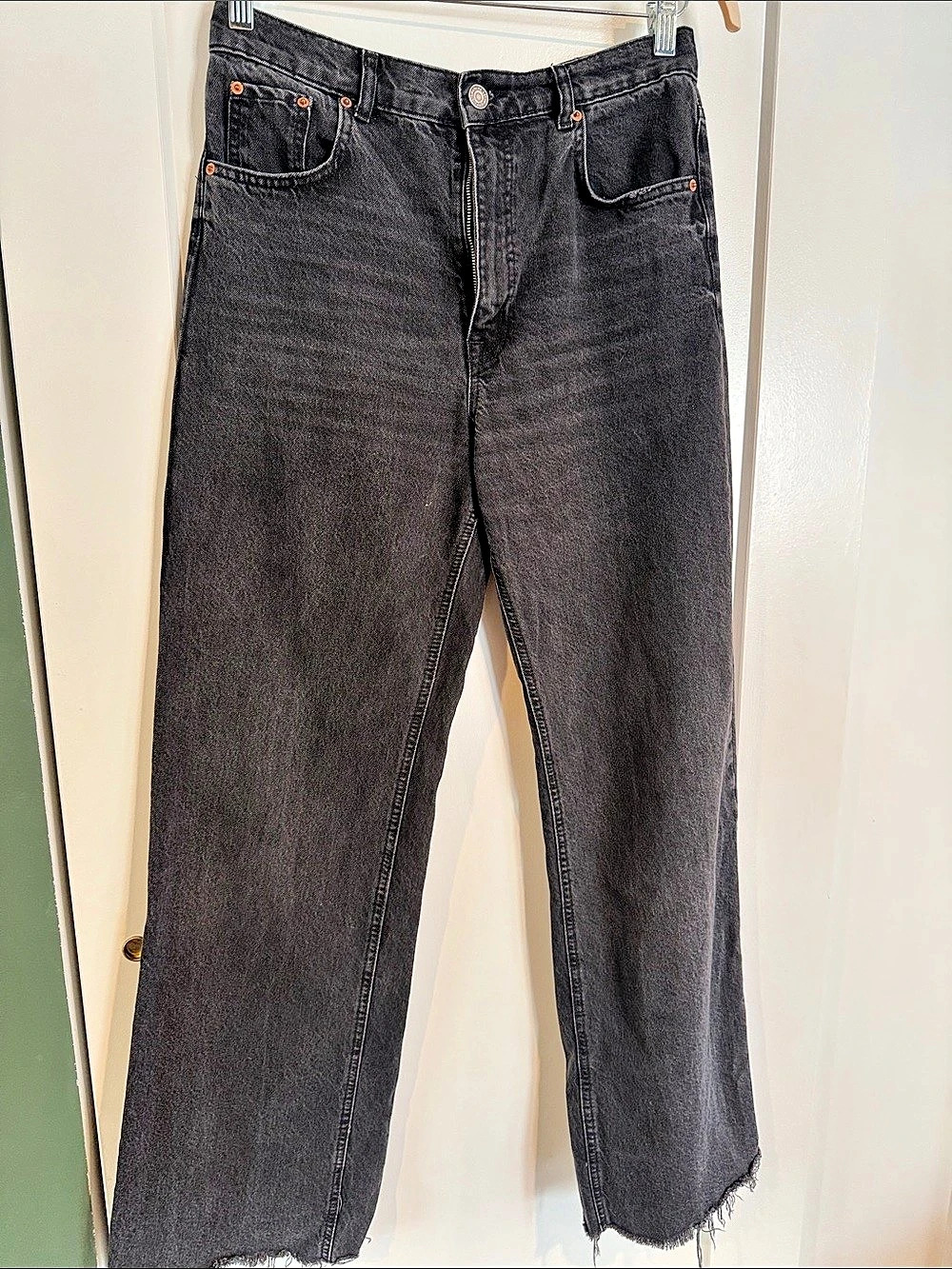Zara Straight Leg Jeans in Black EU 40